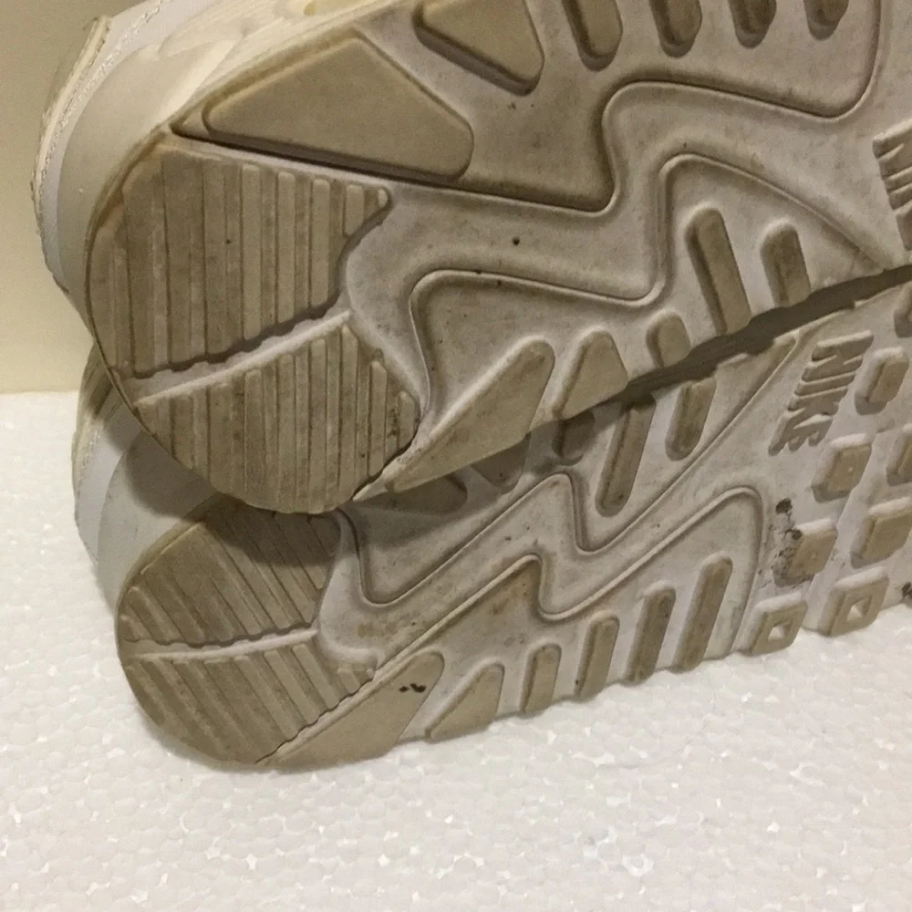 Nike Air Max kids lace up sneakers boys size 6Y